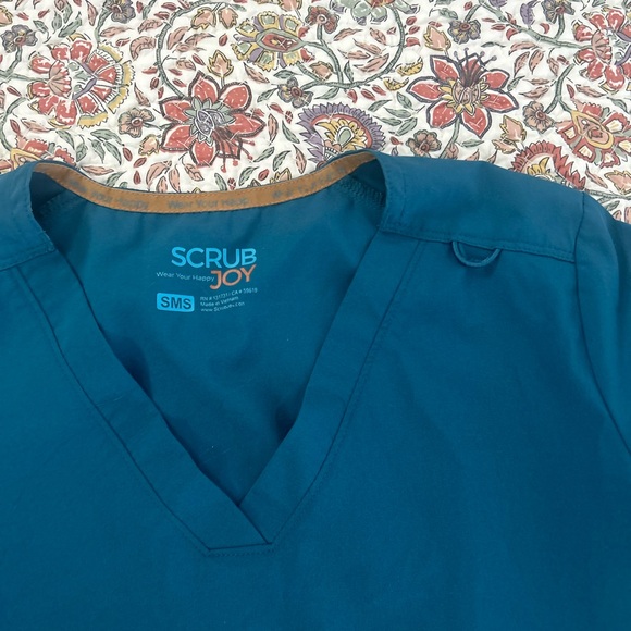 Scrub Top - Picture 2 of 4